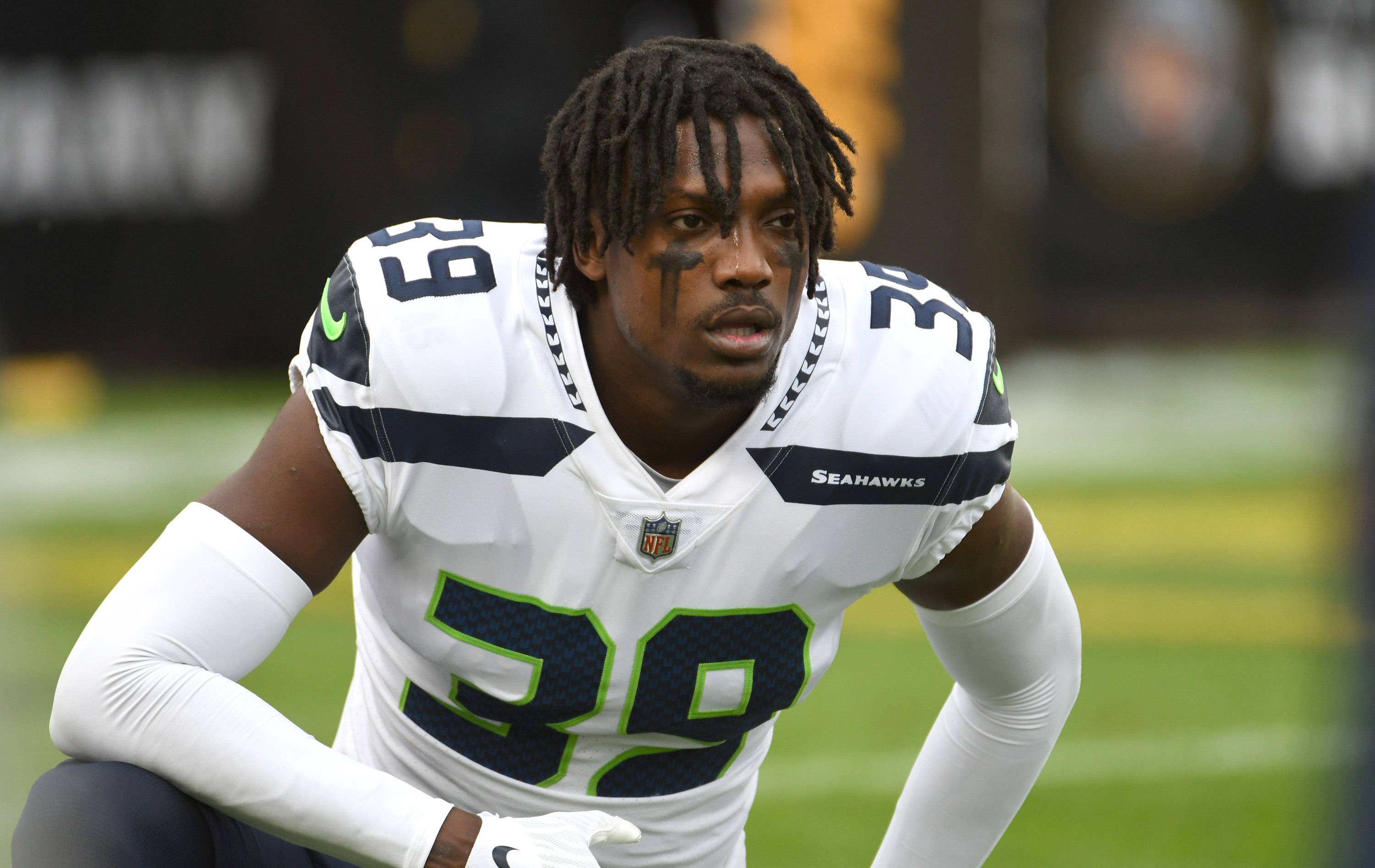 Seahawks sign 4 players to roster ahead of weekend rookie minicamp