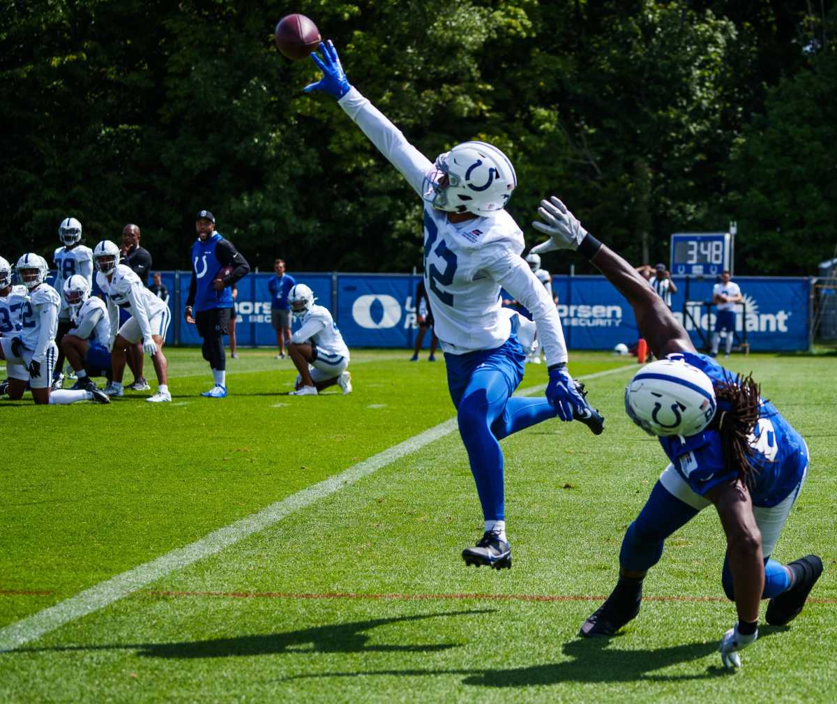 Kelsey Ping wears a sombrero supporting the Indianapolis Colts during NFL training  camp in Anderson, Ind., Tuesday, Aug. 10, 2010. (AP Photo/Darron Cummings  Stock Photo - Alamy