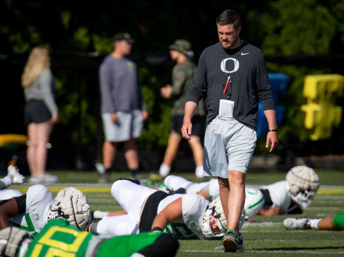 Dan Lanning Will Not Announce Starting QB Before Georgia-Oregon Game