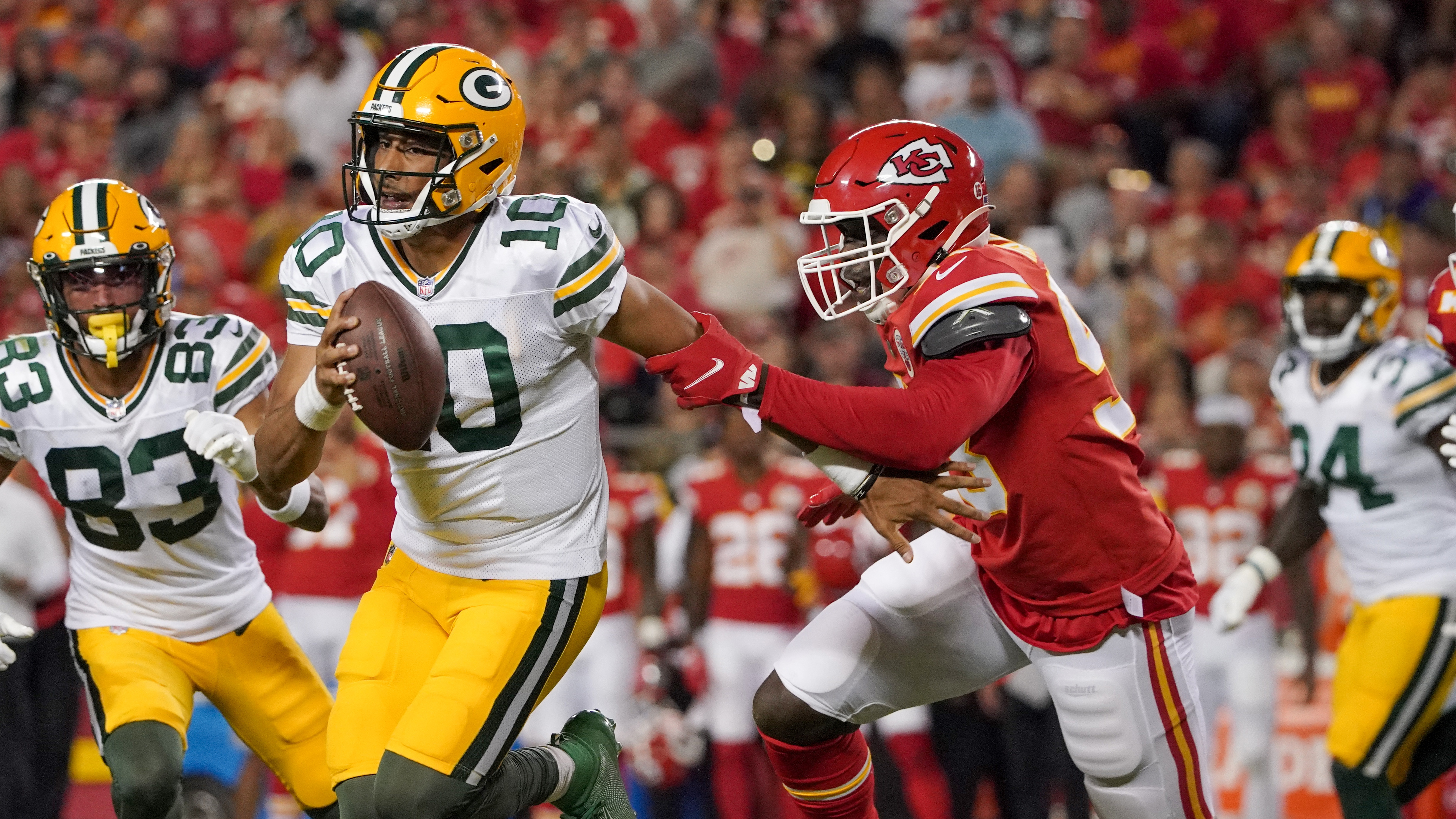 Packers: Jordan Love Not Shying Away From Aaron Rodgers' Shadow