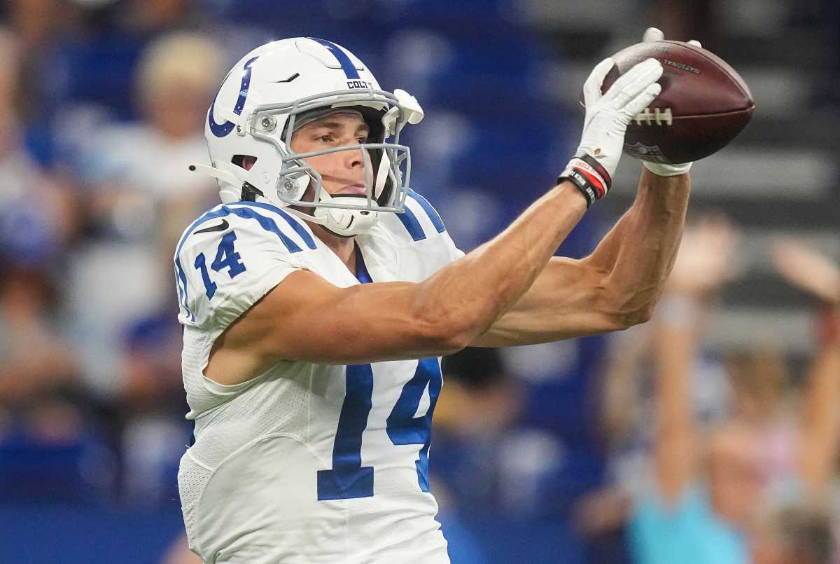 Indianapolis Colts' Alec Pierce participates in a drill during NFL football  practice, Tuesday, June 13, 2023, in Indianapolis. (AP Photo/Darron  Cummings Stock Photo - Alamy