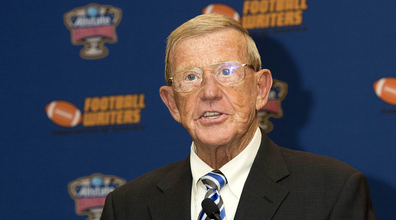 Lou Holtz Said Brian Kelly Never Responded To His Letters At Notre Dame   Lou Holtz 