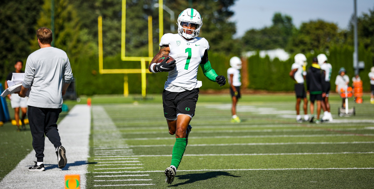 LOOK: Top Photos From Oregon’s Tuesday Practice