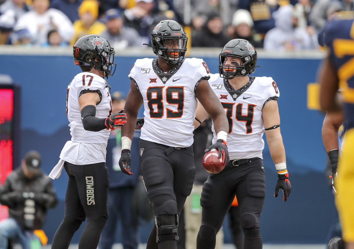 Nov 23, 2019; Morgantown, WV, USA; Oklahoma State Cowboys tight end Jelani Woods (89) catches a touchdown pass and celebrates with teammates during the first quarter against the West Virginia Mountaineers at Mountaineer Field at Milan Puskar Stadium. Mandatory Credit: Ben Queen-USA TODAY Sports