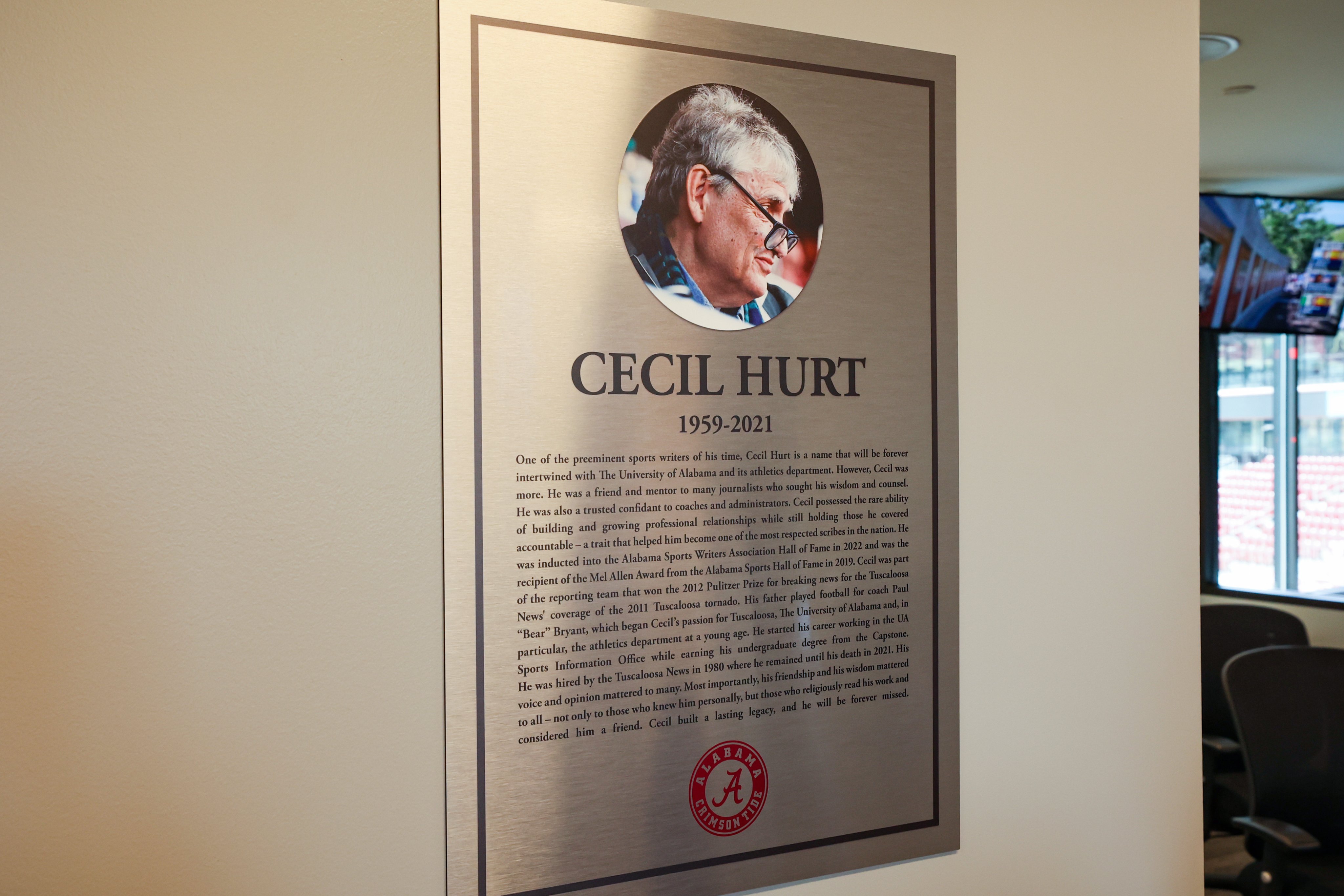 Alabama Honors Cecil Hurt With Press Box Plaque