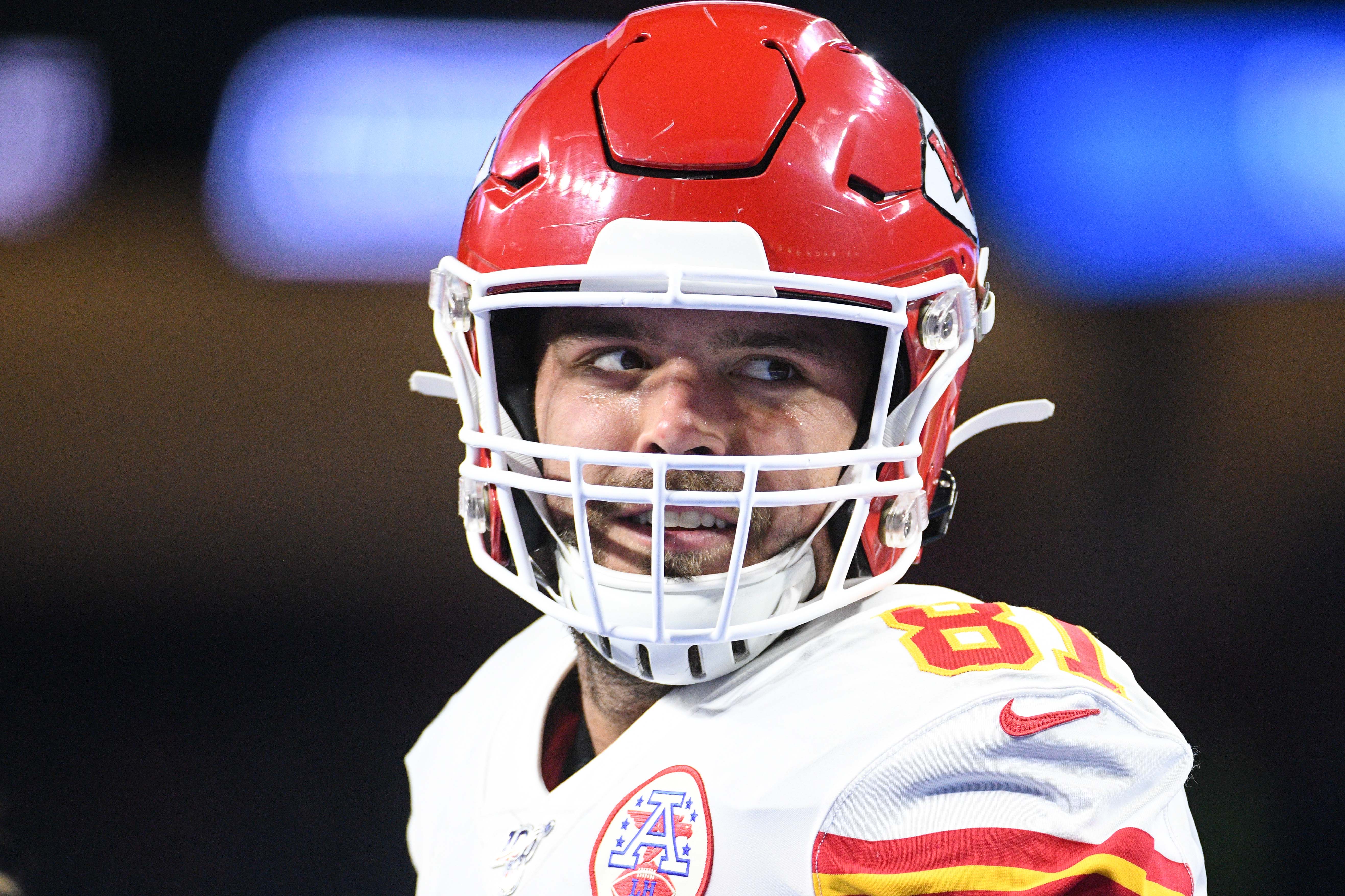 Chiefs bring back tight end Blake Bell on a one-year deal