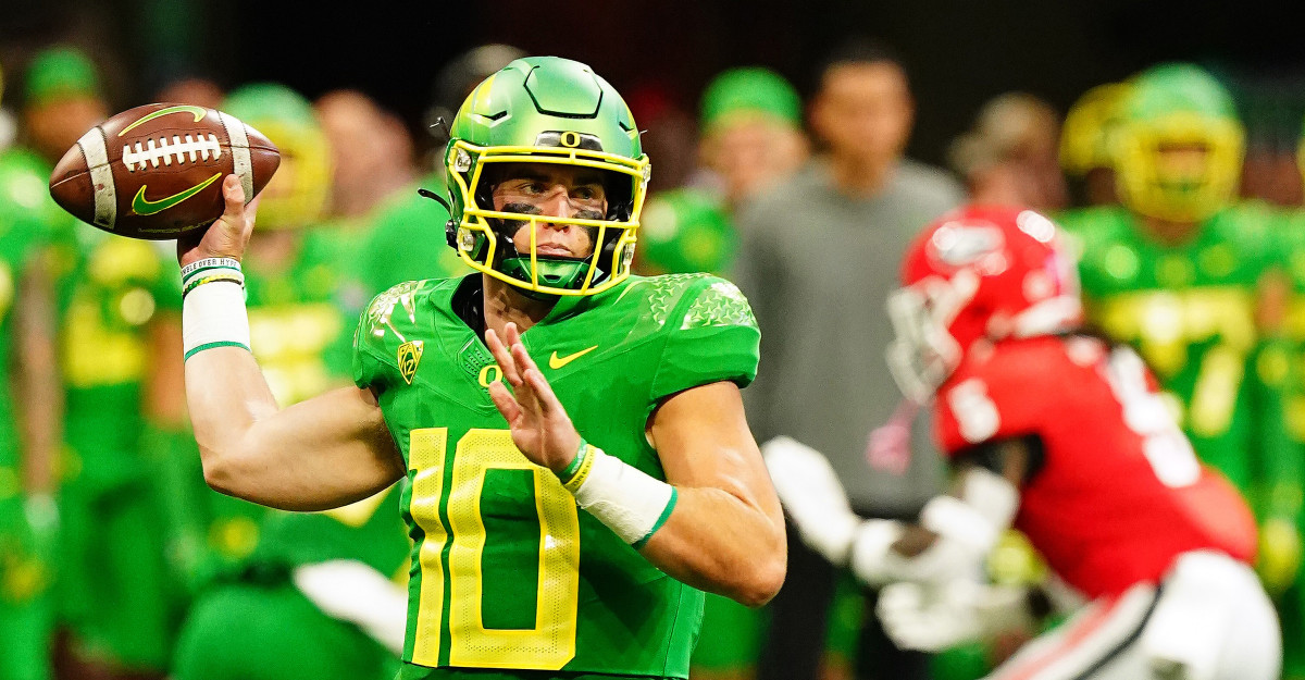 Oregon Football: Dan Lanning Sticking With Bo Nix as Starting