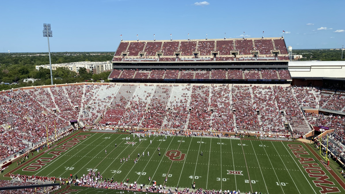 halftime crowd