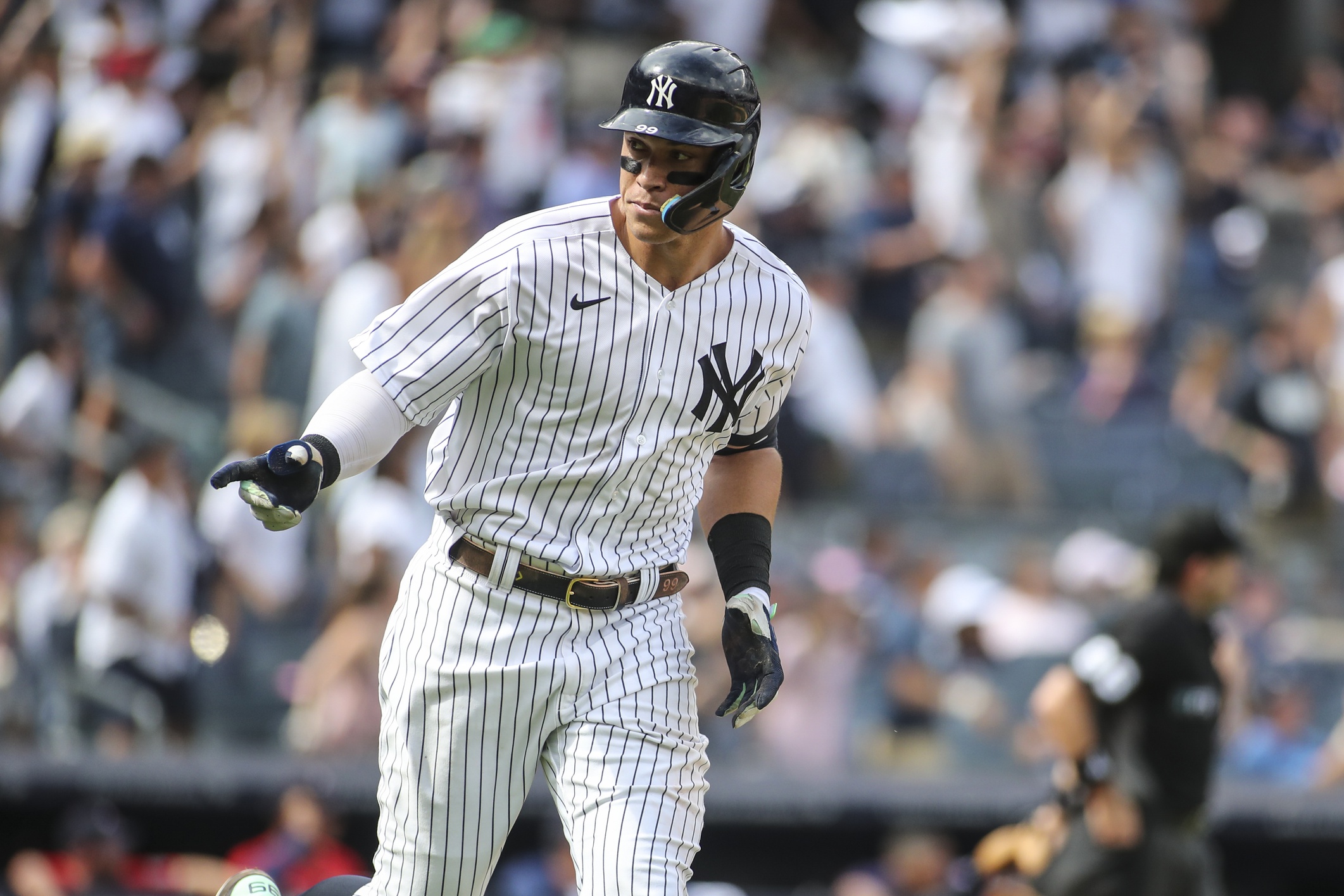 MVP favorite Aaron Judge's home run helps Yankees sink Twins 5-2