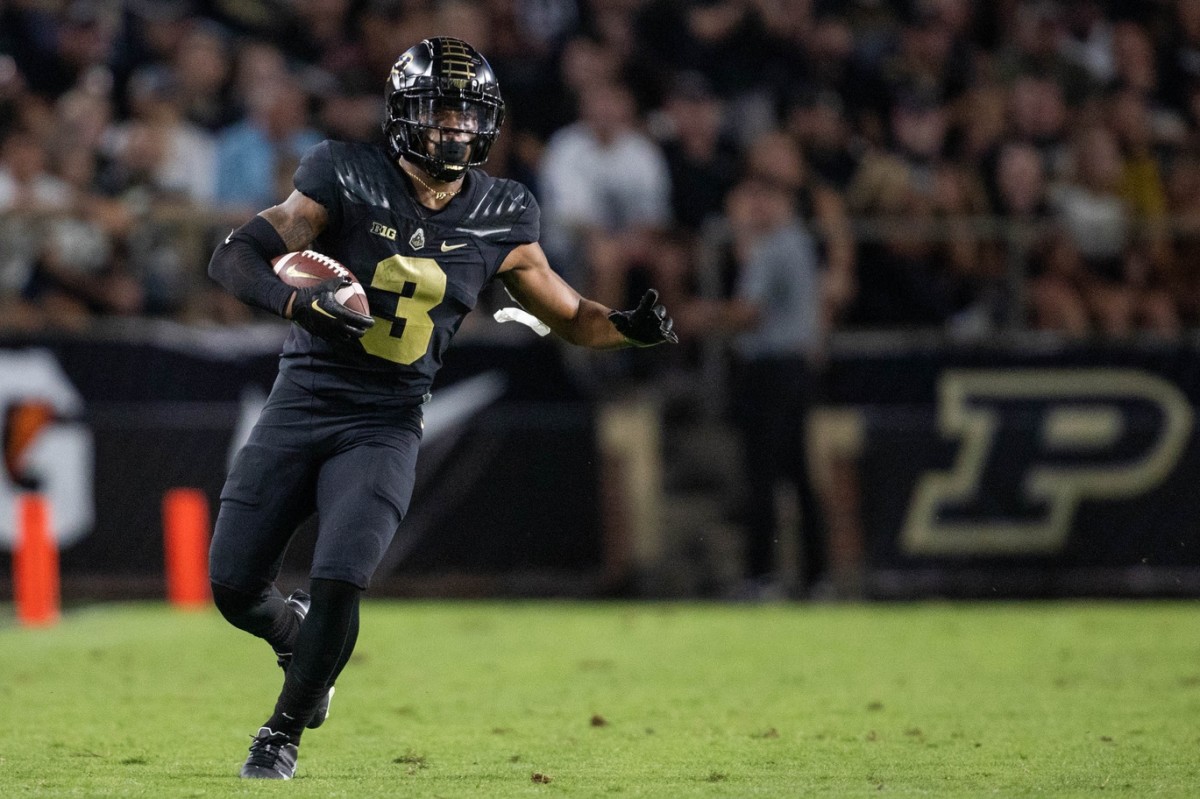 Moore Wins Hornung Award - Purdue Boilermakers