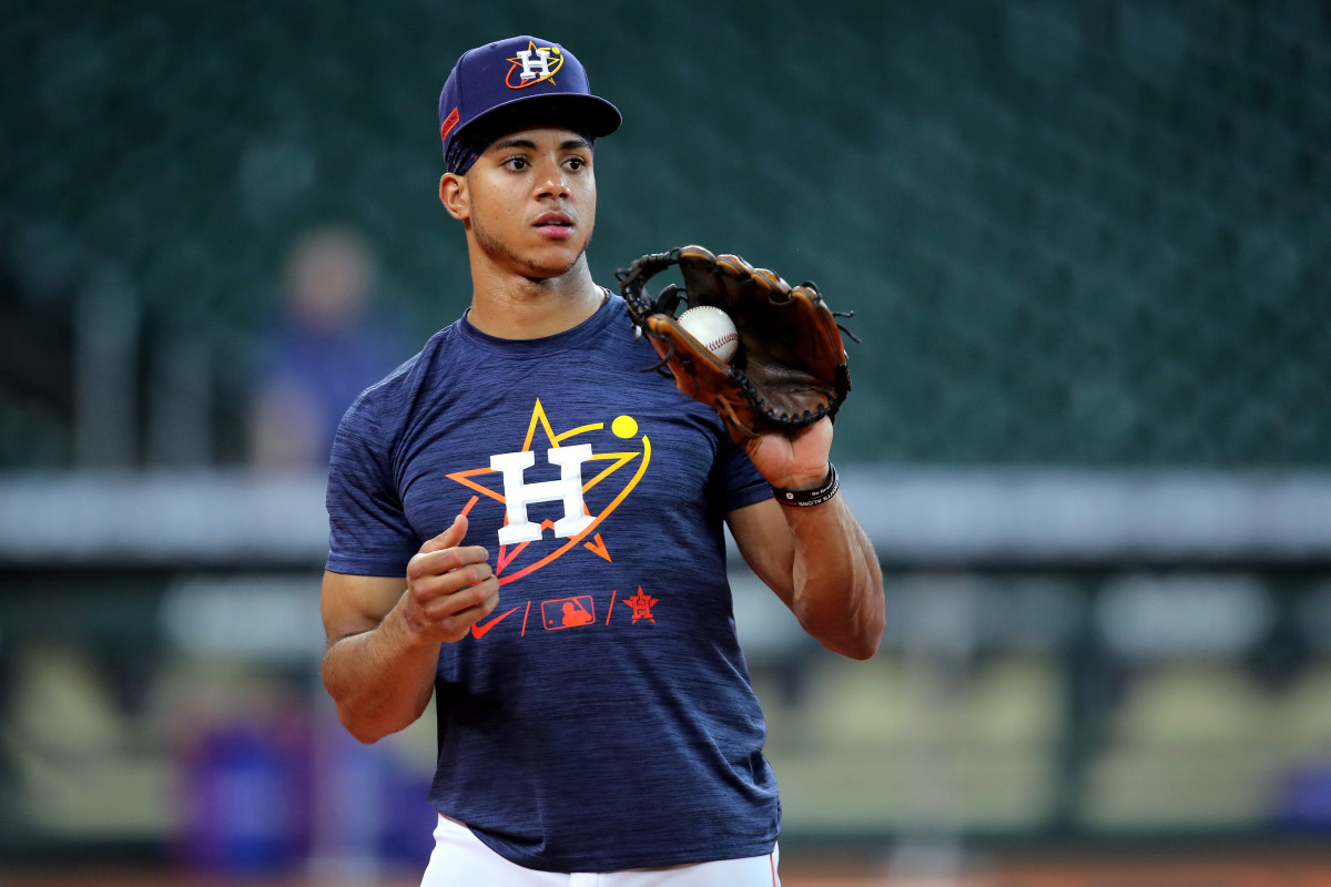 Houston Astros shortstop Jeremy Pena warms up for the second