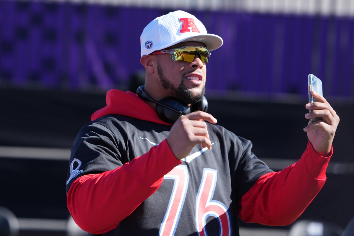 Tennessee Titans guard Rodger Saffold III (76) during AFC practice at the Las Vegas Ballpark