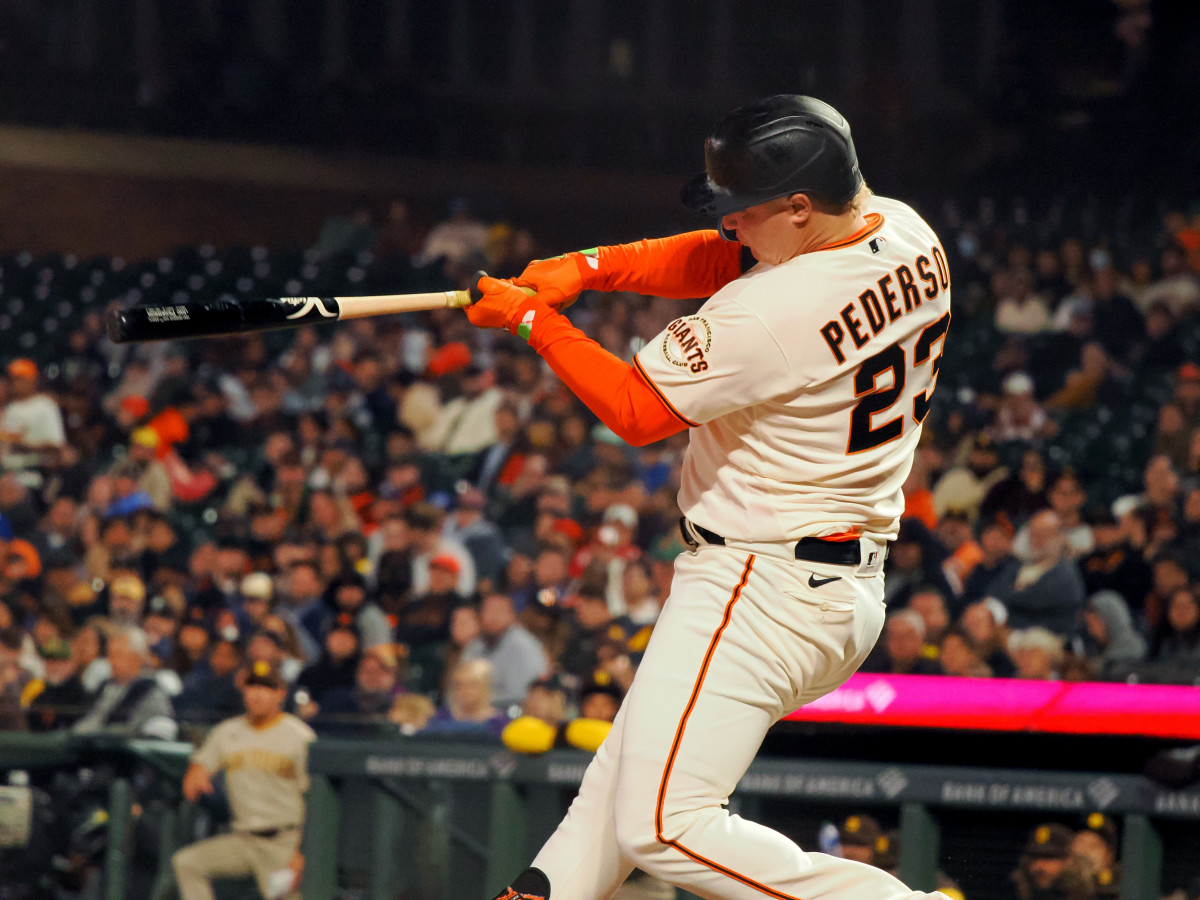 SF Giants outfielder Joc Pederson accepts qualifying offer