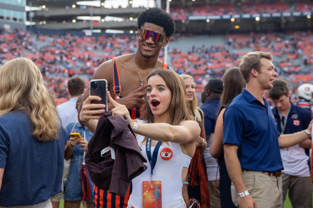 Auburn Tigers basketball player Dylan Cardwell poses with a fan prior to the San Jose State vs Auburn football game on Saturday, Sept. 10, 2022.