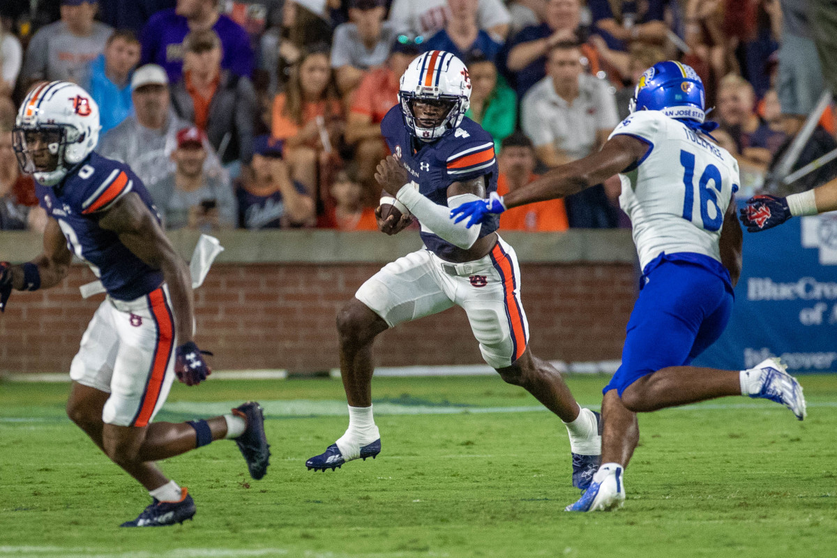 Auburn Tigers running back Tank Bigsby (4) runs for a short gain during the San Jose State vs Auburn game on Saturday, Sept. 10, 2022.