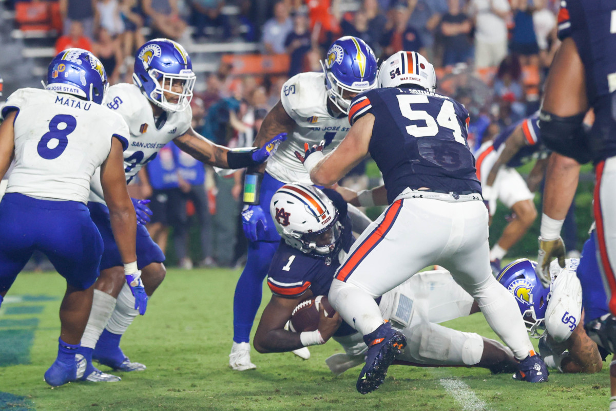 Auburn Tigers quarterback T.J. Finley (1) takes it in for the score during the San Jose State vs Auburn game on Saturday, Sept. 10, 2022.