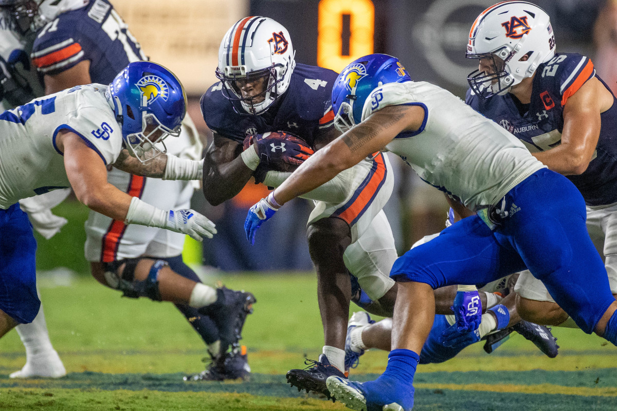 Auburn Tigers running back Tank Bigsby (4) carries up the middle during the San Jose State vs Auburn game on Saturday, Sept. 10, 2022.