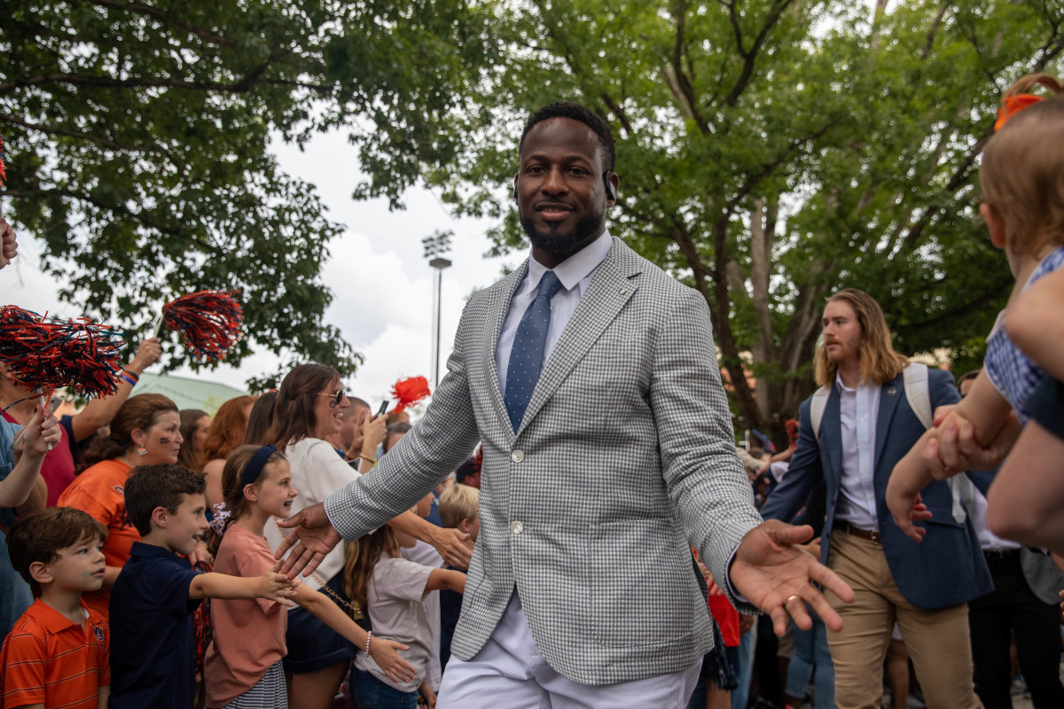 The Auburn Tigers interact with fans in the traditional Tiger Walk prior to the San Jose State vs Auburn game on Saturday, Sept. 10, 2022.