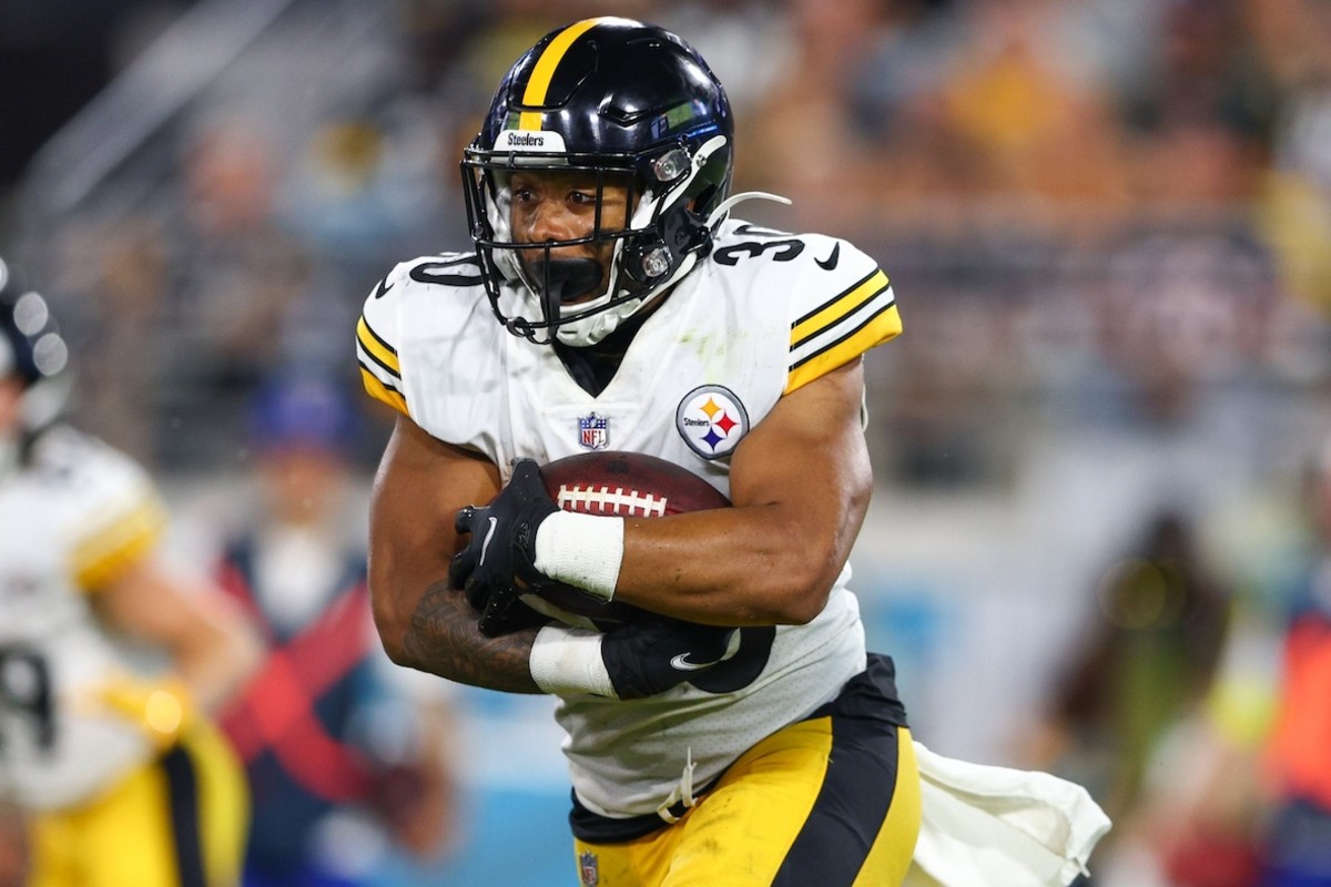 Steelers News: RB Jaylen Warren Claps Back at Najee Harris Critics