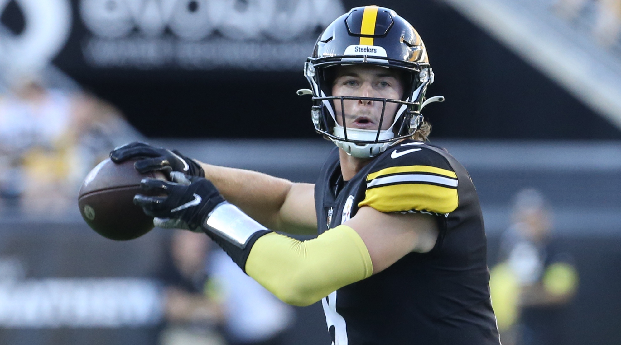 Steelers veteran gives up No. 8 jersey for rookie Kenny Pickett, who wore  the number in college 