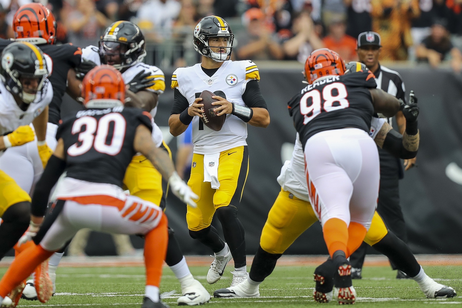 Column  Steelers must reassess quarterback situation after ugly offensive  performance against Bengals - The Pitt News