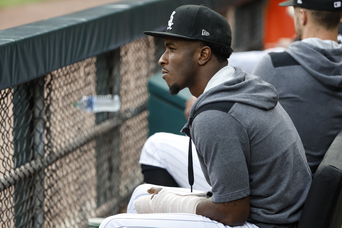 Tim Anderson tries to bust a lobbed ball like it's a piñata