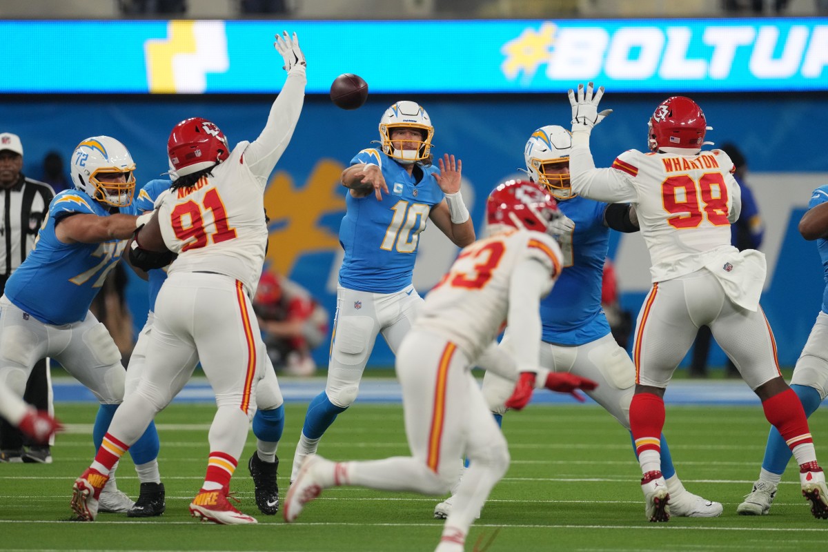 Los Angeles Chargers vs. Kansas City Chiefs Betting Odds: Week 11 Point  Spread, Moneyline, Over/Under - Sports Illustrated Los Angeles Chargers  News, Analysis and More