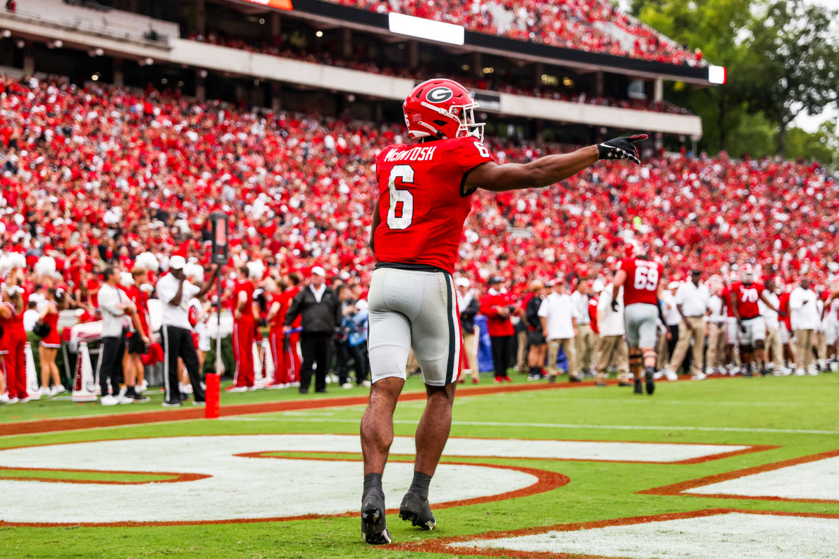 Georgia running back Kenny McIntosh (6) during a game against Samford on Dooley Field at Sanford Stadium in Athens, Ga., on Saturday, Sept. 10, 2022. (Photo by Tony Walsh)