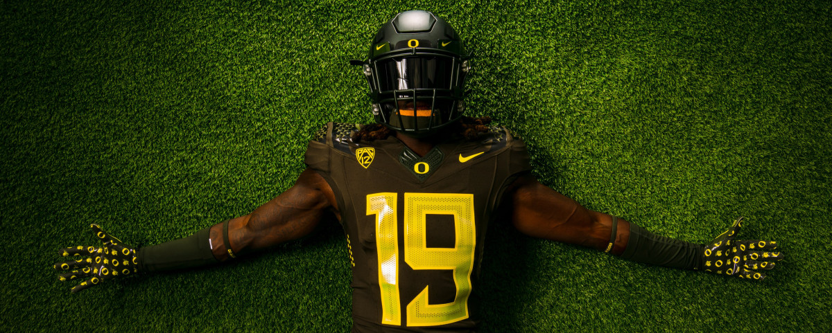 Oregon Reveals Hunter-Green and Yellow Uniform Combination for Game vs.  California - Sports Illustrated Oregon Ducks News, Analysis and More