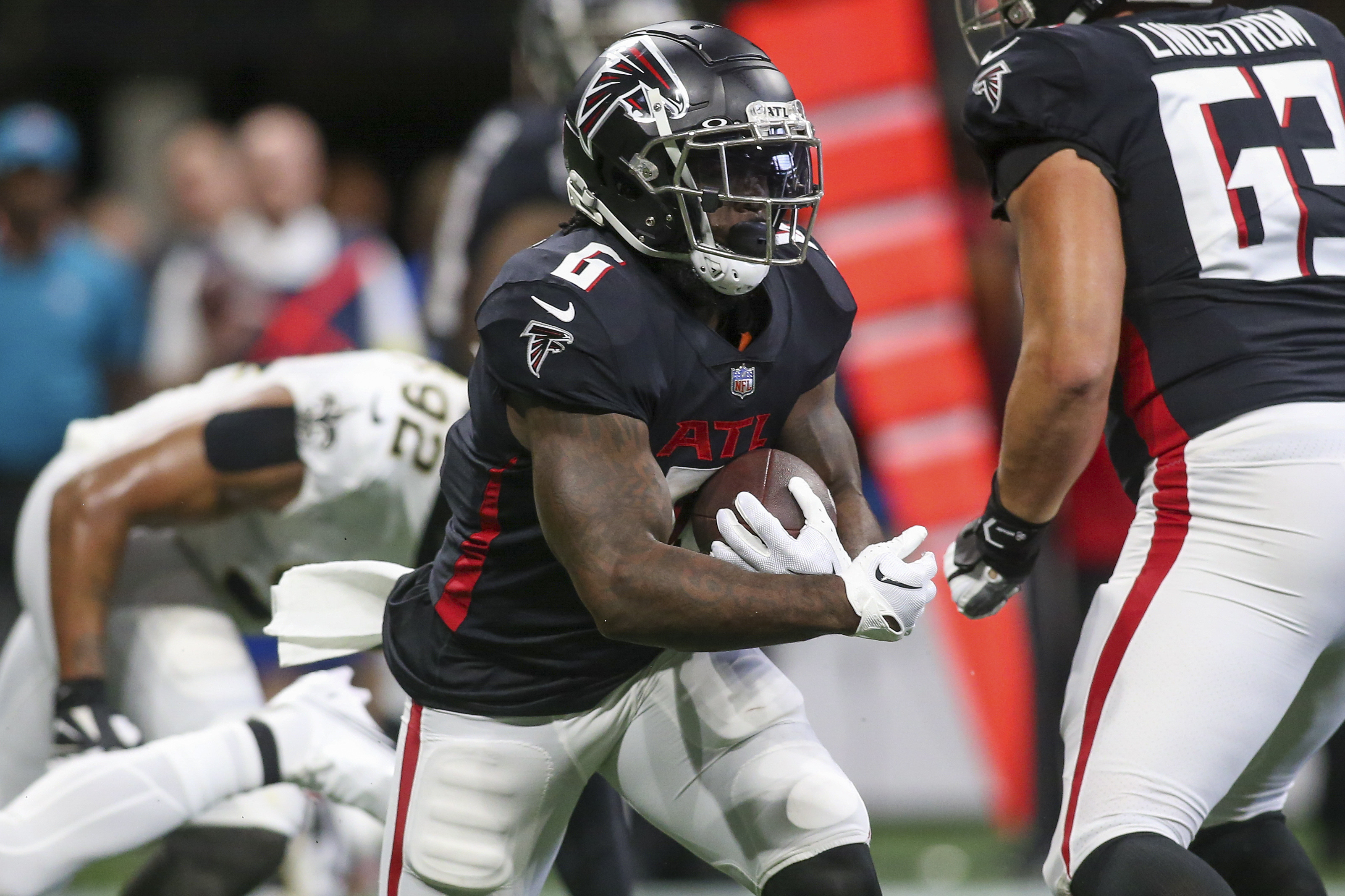 Falcons release veteran running back from roster 