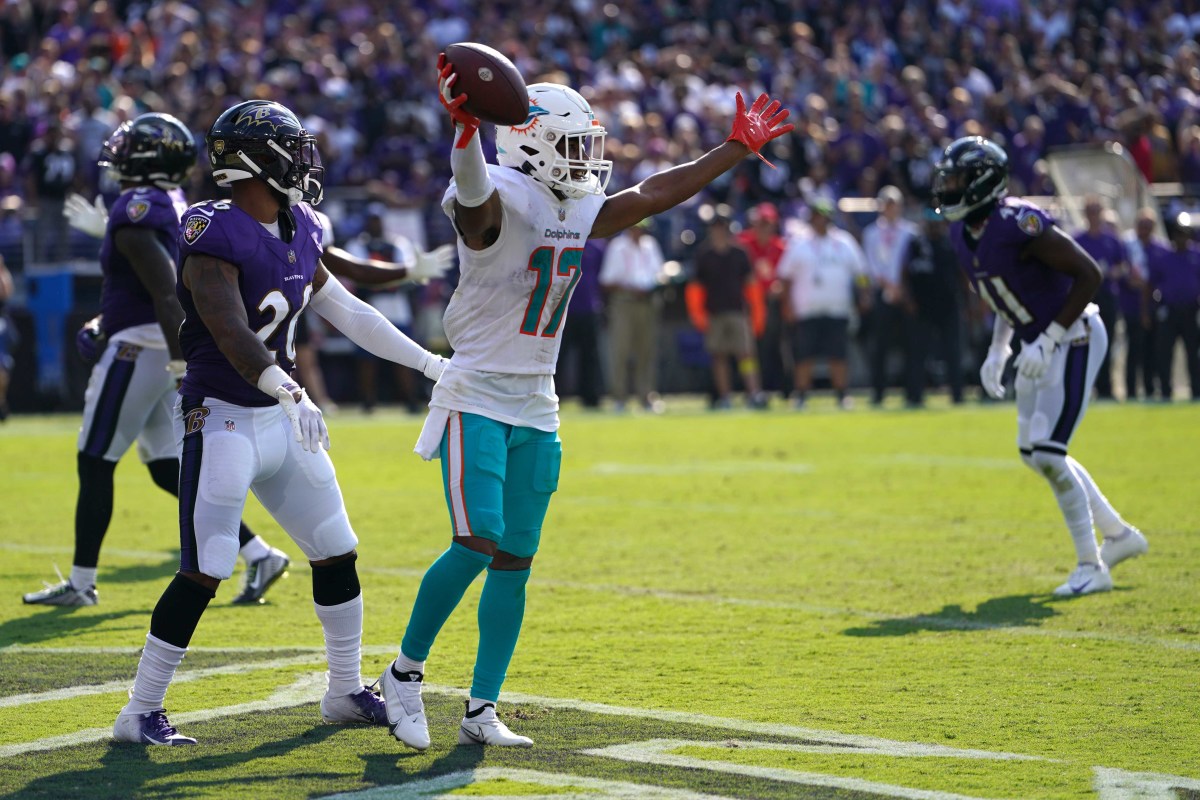 Ravens overcome slow start to beat Dolphins - ABC7 Chicago