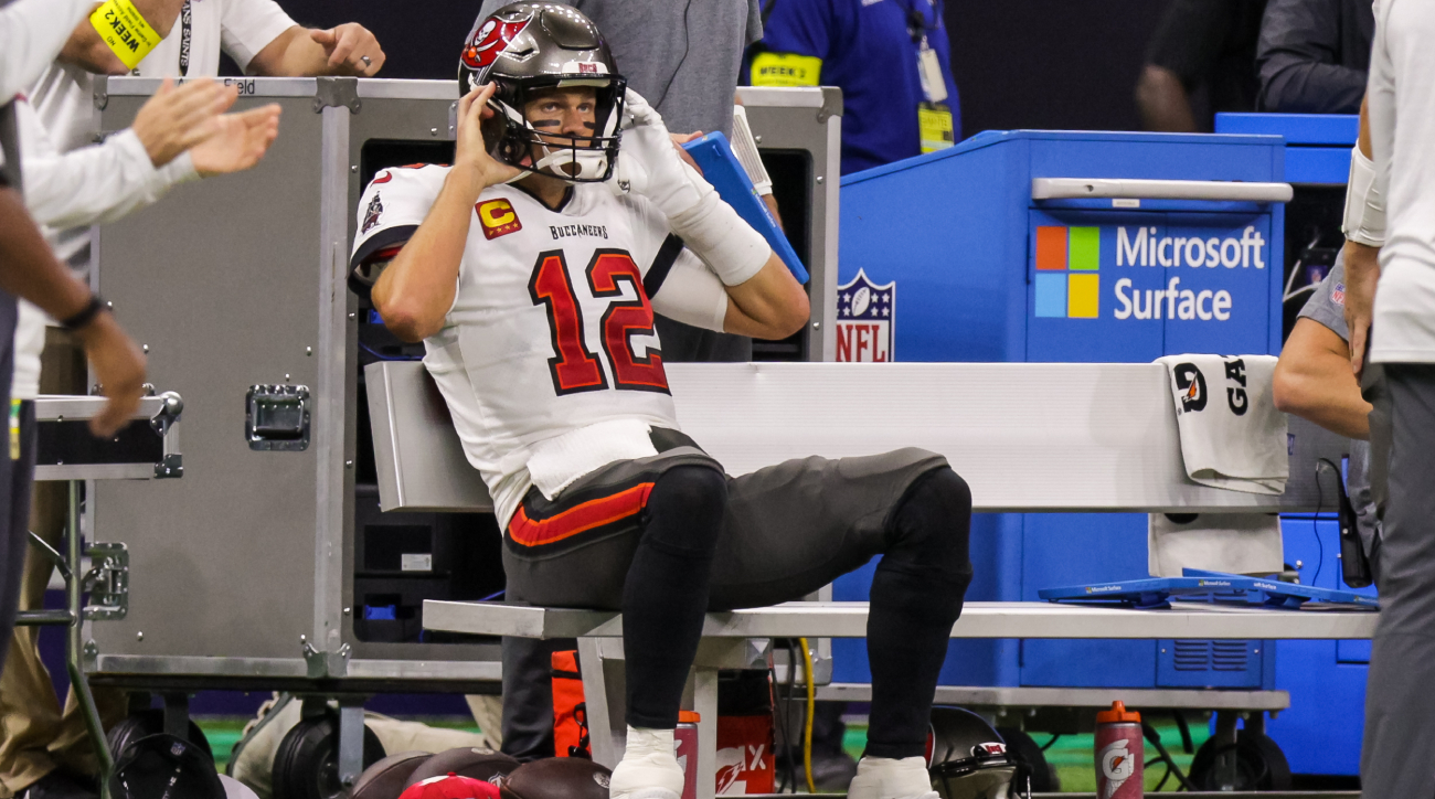 Tom Brady destroys tablet after interception vs Saints [VIDEO] - Sports  Illustrated