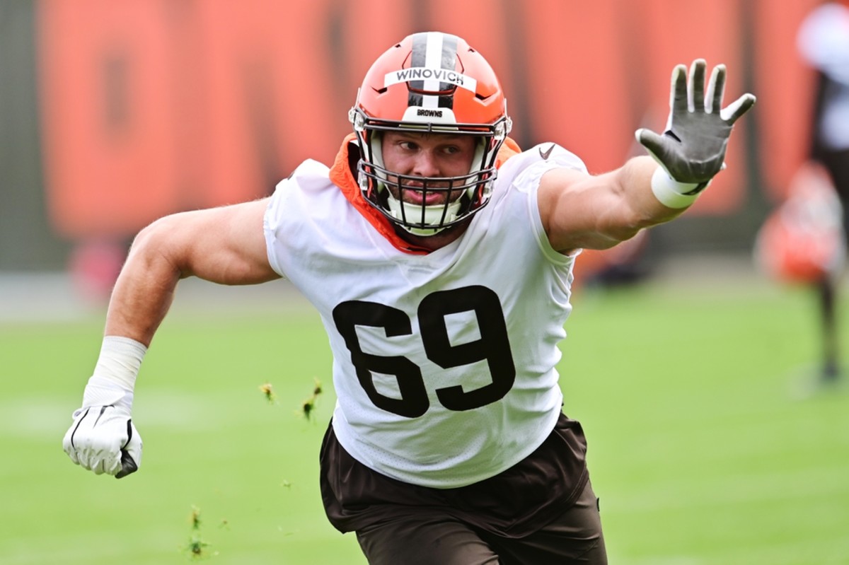 Former Browns DE Isaac Rochell Finds new Team - Sports Illustrated