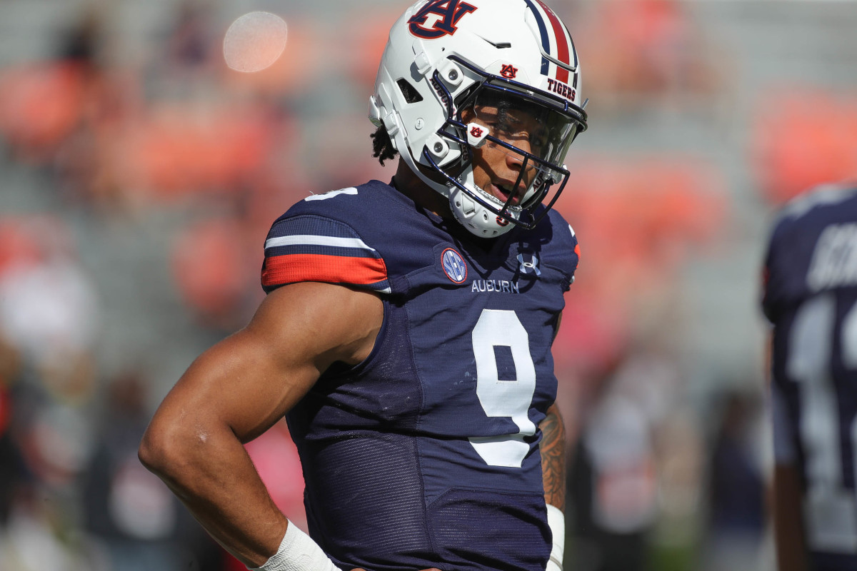 Robby Ashford in warmups vs Missouri.