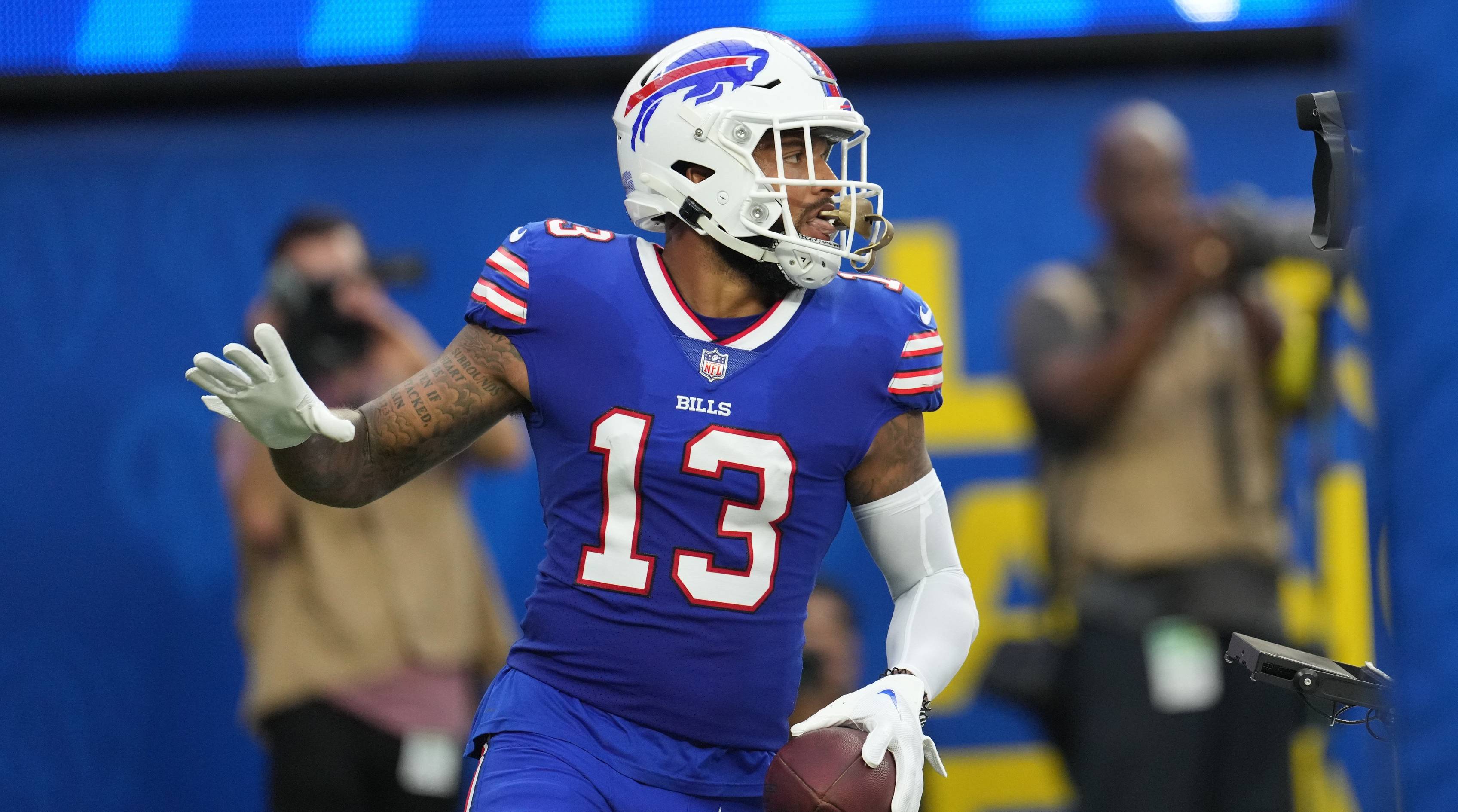 Bills WR Gabe Davis sported Peaky Blinders cleats vs. Rams