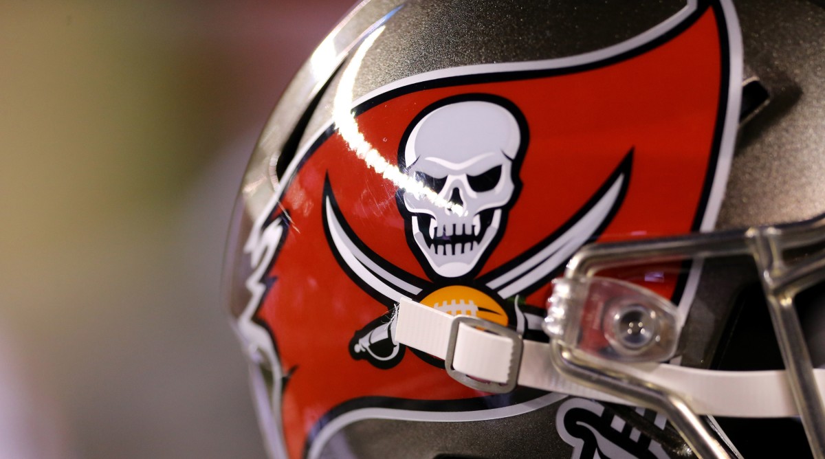 Tampa Bay Buccaneers practice in Miami and talk about Hurricane Ian impact;  Minneapolis selected as contingency site for Sunday's game