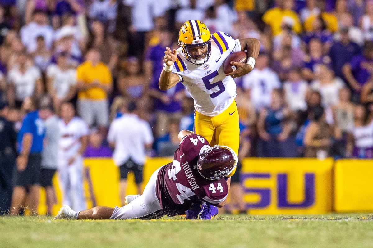 Jayden Daniels runs the ball as the LSU Tigers take on the Mississippi State Bulldogs at Tiger Stadium in Baton Rouge, Louisiana, USA. Saturday, Sept. 17, 2022. Saturday, Sept. 17, 2022. Lsu Vs Miss State Football V3 0934