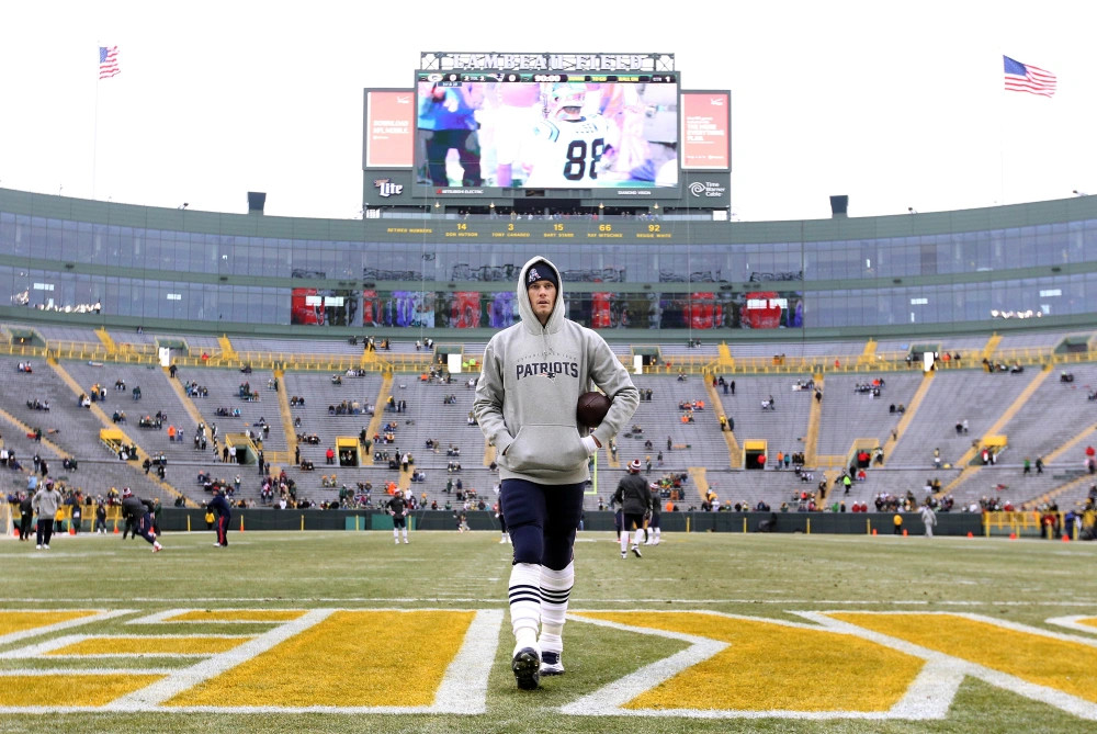 Patriots bring historic respect to Lambeau Field