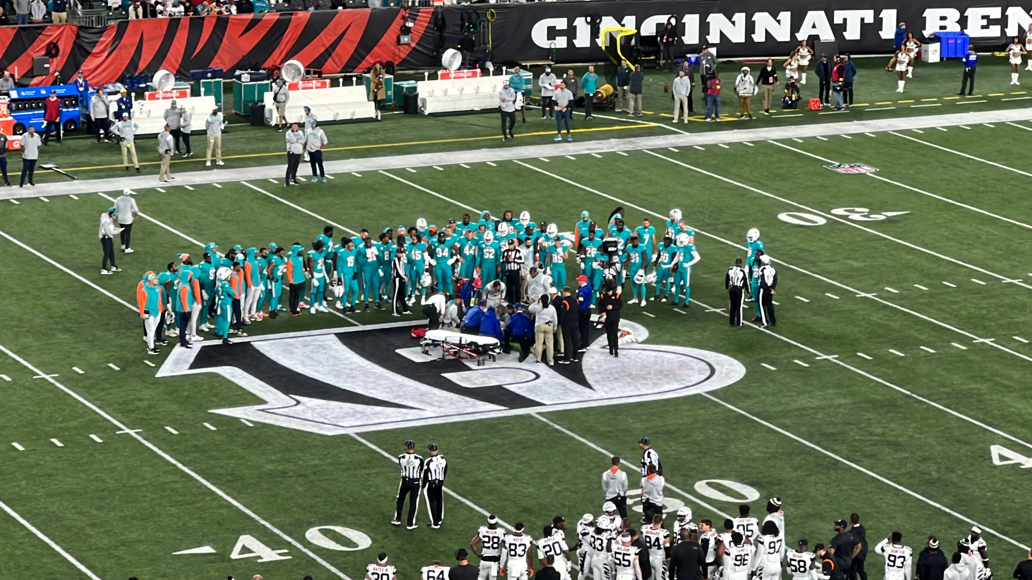 dolphins-qb-tua-tagovailoa-leaves-field-on-stretcher-after-getting