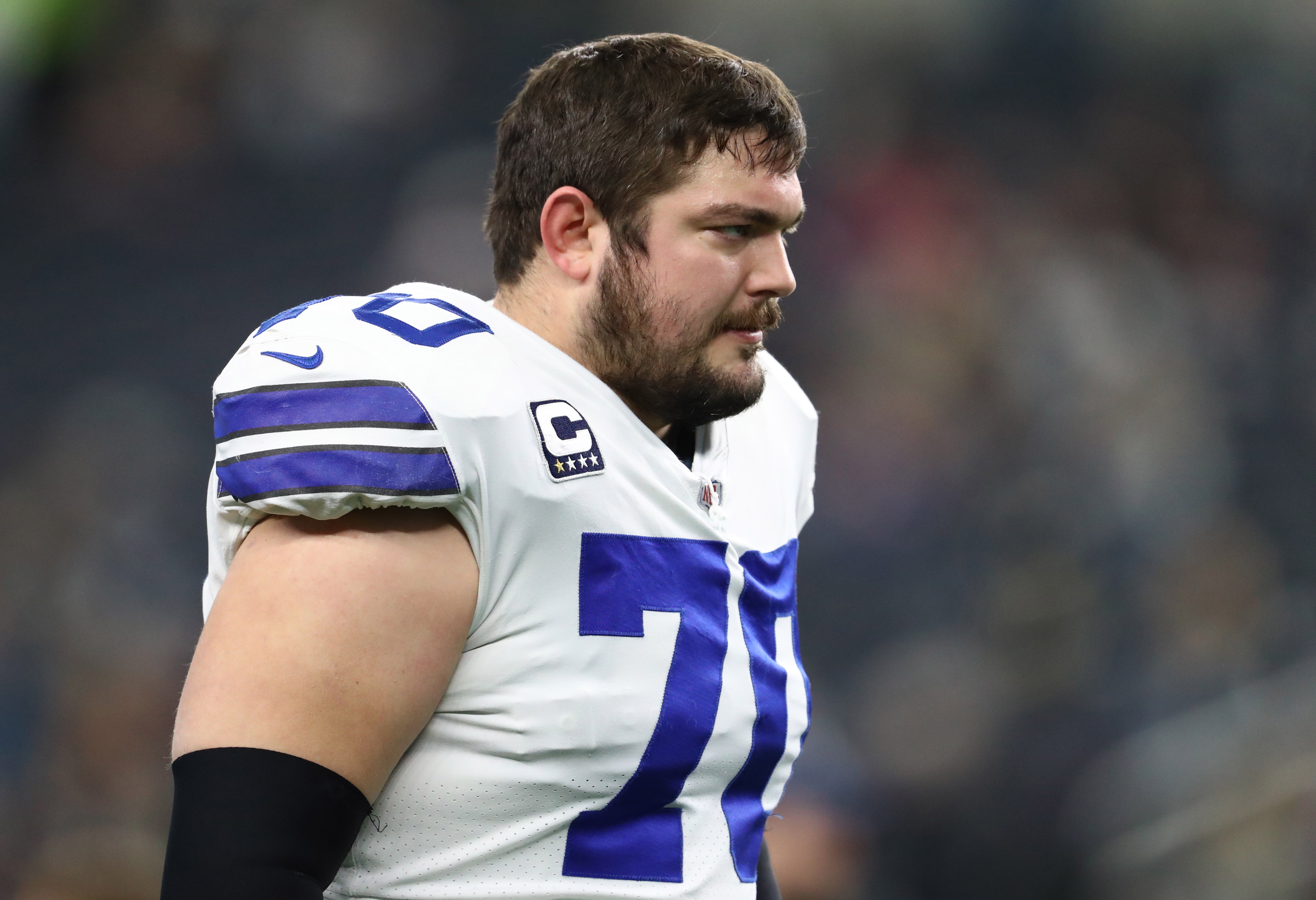 Washington Commanders center Nick Martin (60) prepares to block against the  Dallas Cowboys during an NFL Football game in Arlington, Texas, Sunday,  Oct. 2, 2022. (AP Photo/Michael Ainsworth Stock Photo - Alamy