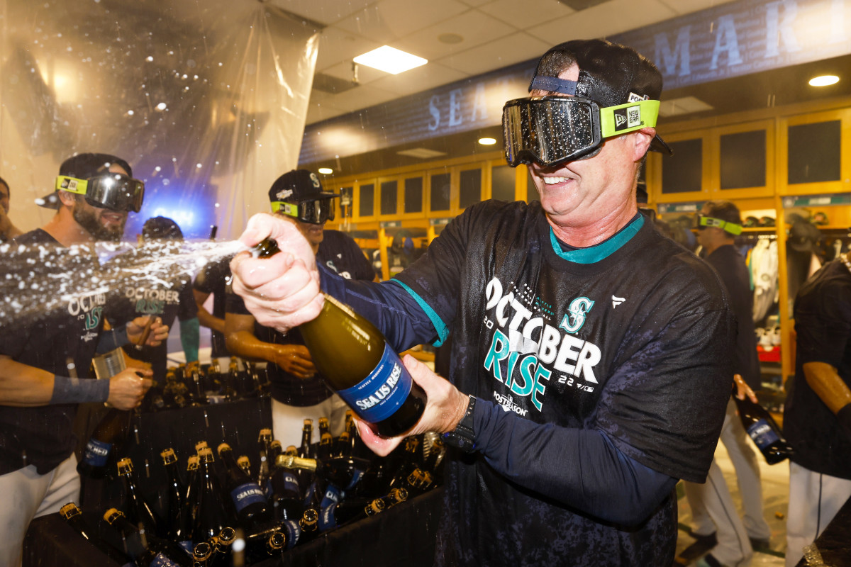 Mariners Fans Experience 'Pile of Emotions' After 21-Year Playoff