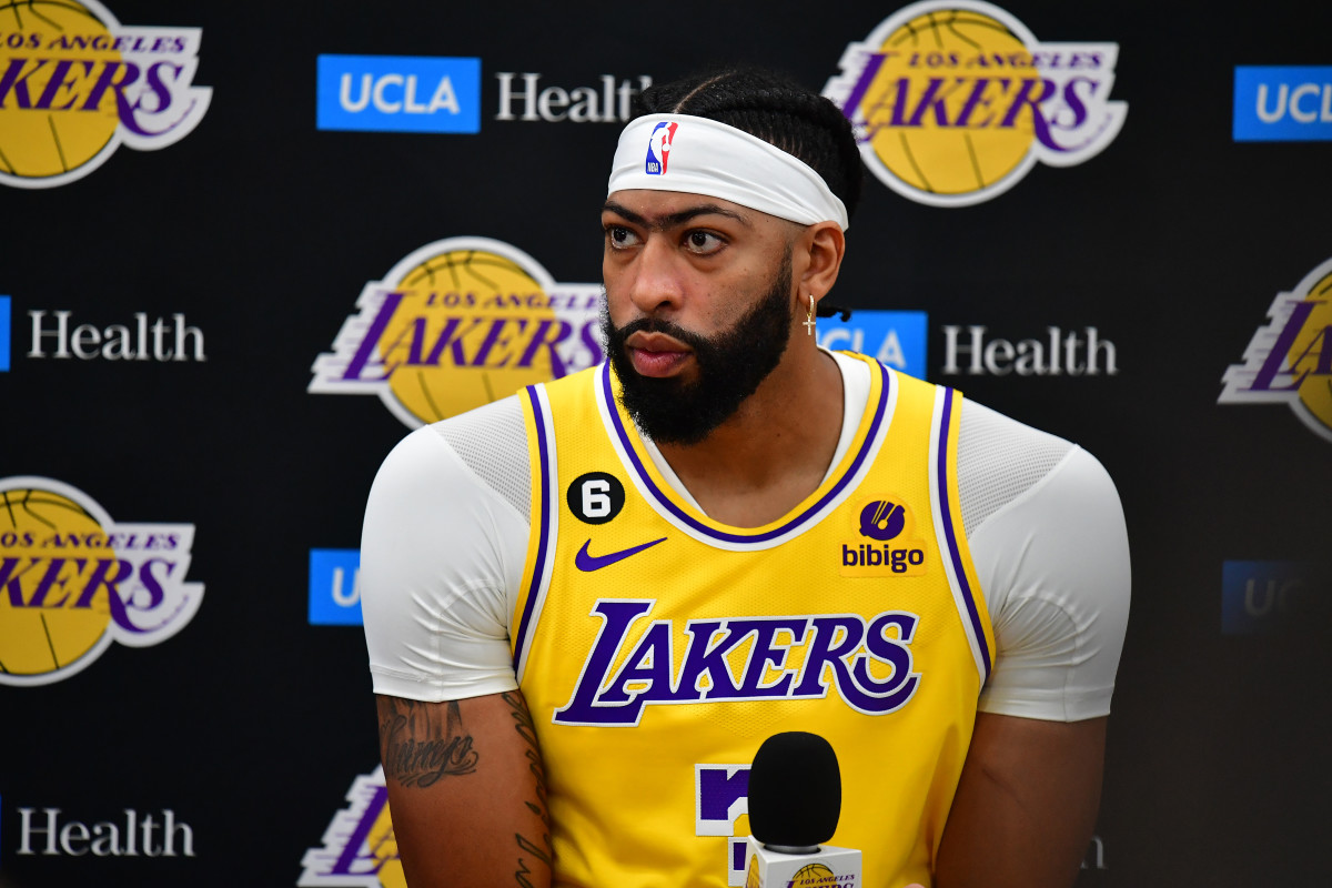 Lakers' Anthony Davis on position he plays: 'I'm a big man' - Los