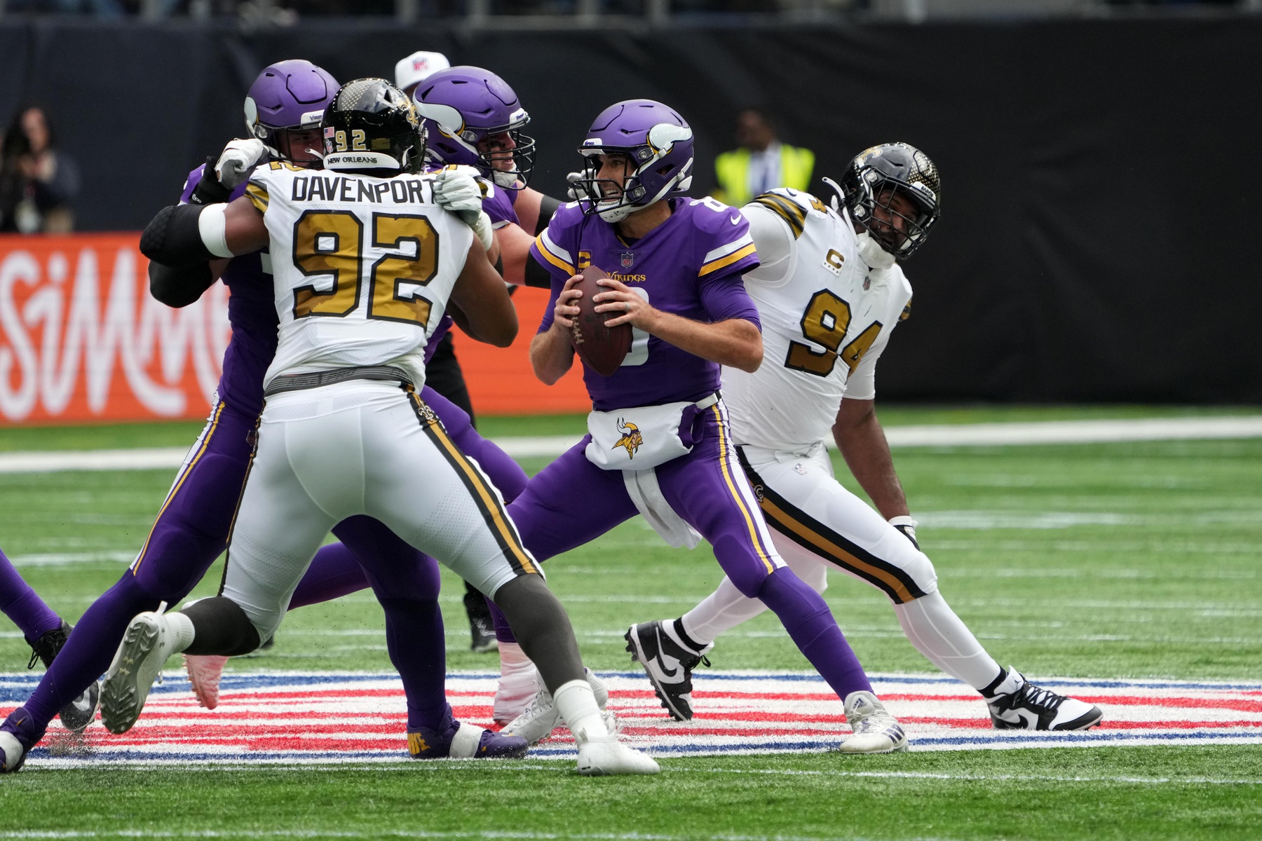 Saints miss last-second FG to give Vikings 28-25 win in London