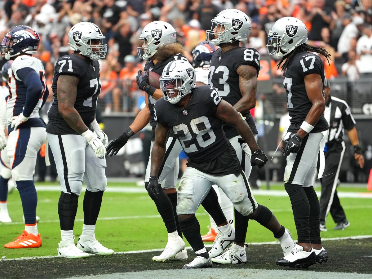 Instant reaction: Las Vegas Raiders beat themselves - Sports Illustrated  Las Vegas Raiders News, Analysis and More