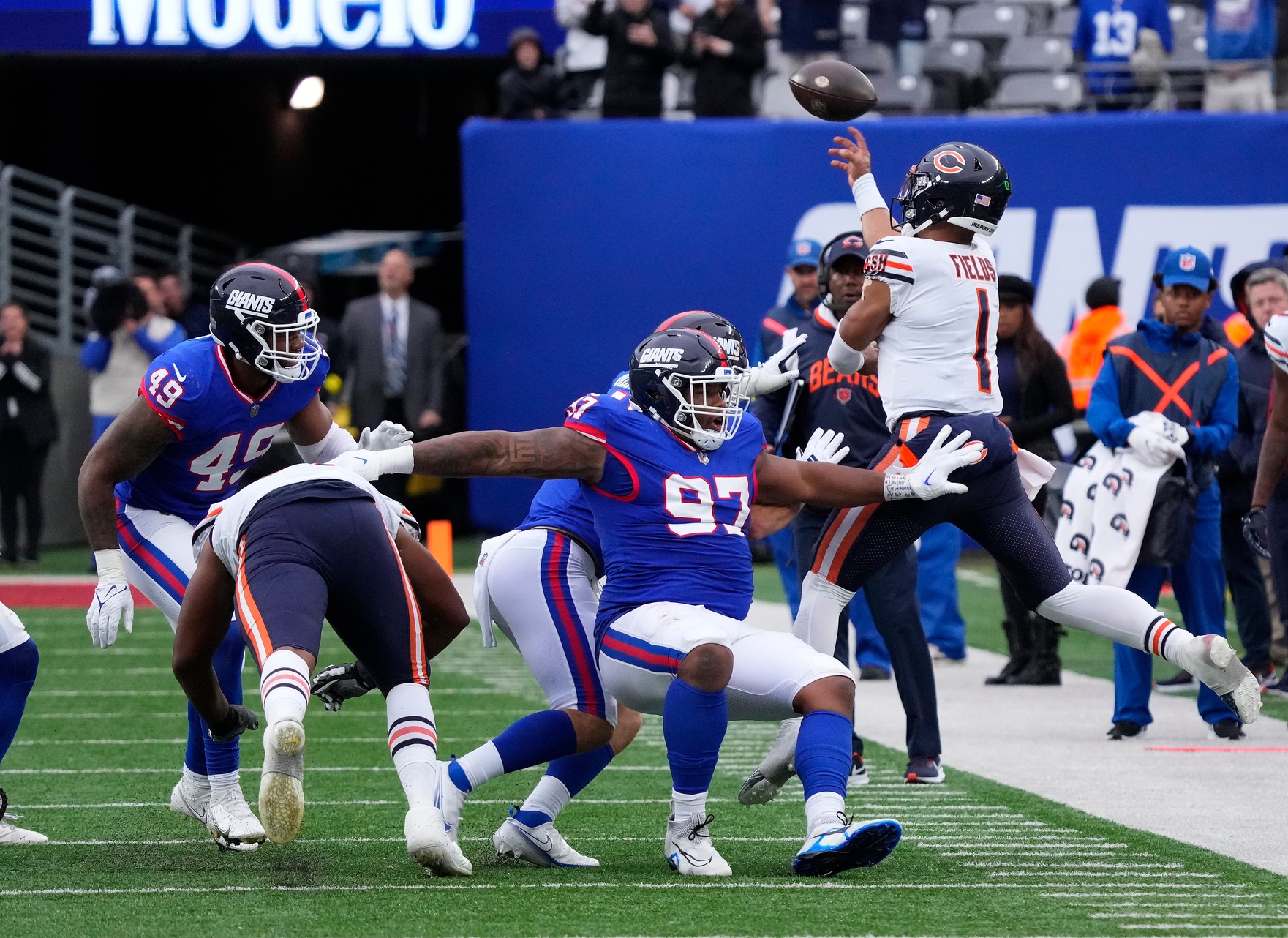 New York Giants Top Chicago Bears, 20-12 Thanks to Running Game - Sports  Illustrated New York Giants News, Analysis and More