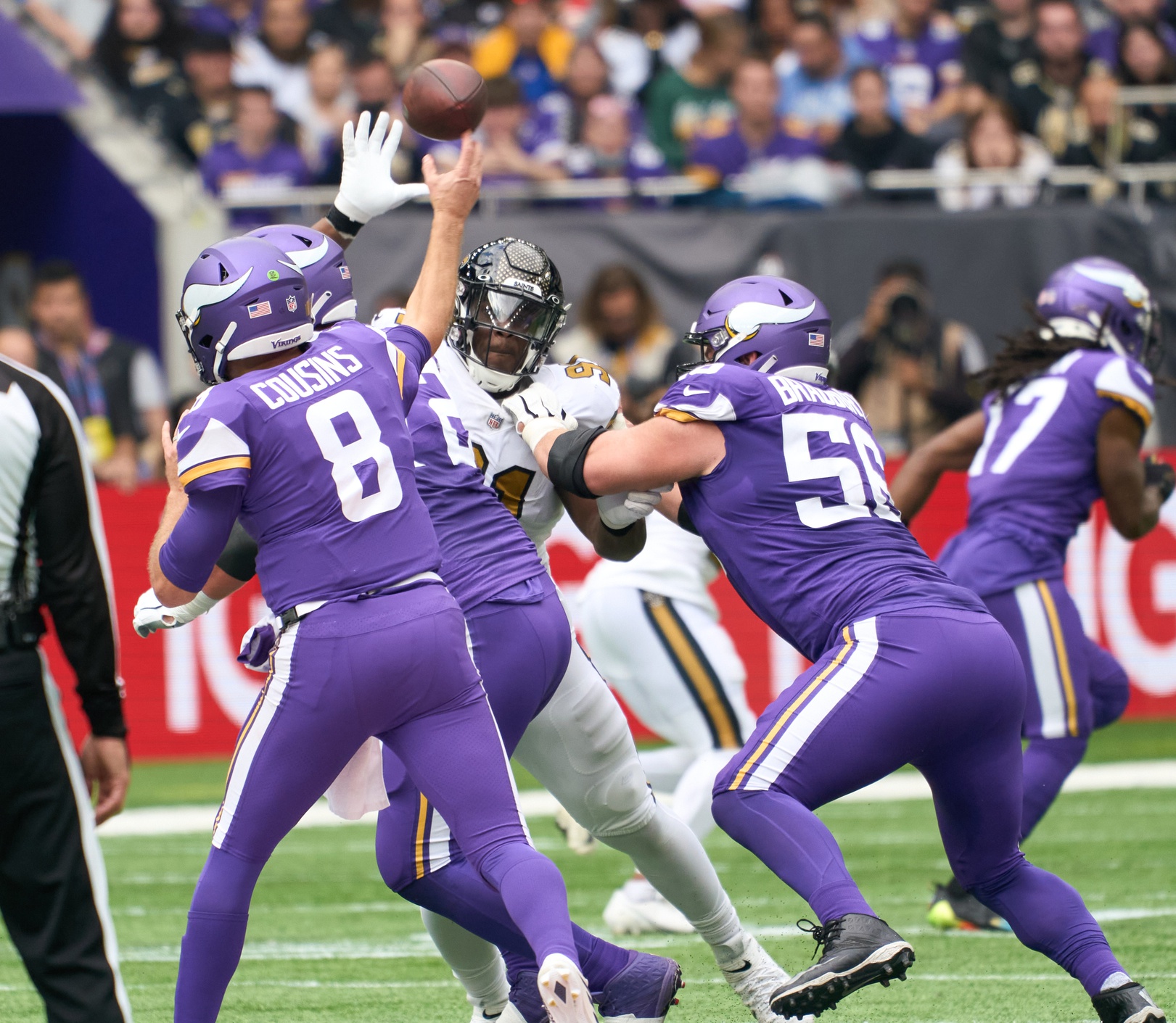 Vikings hang on for 28-25 win over Saints in London -  5