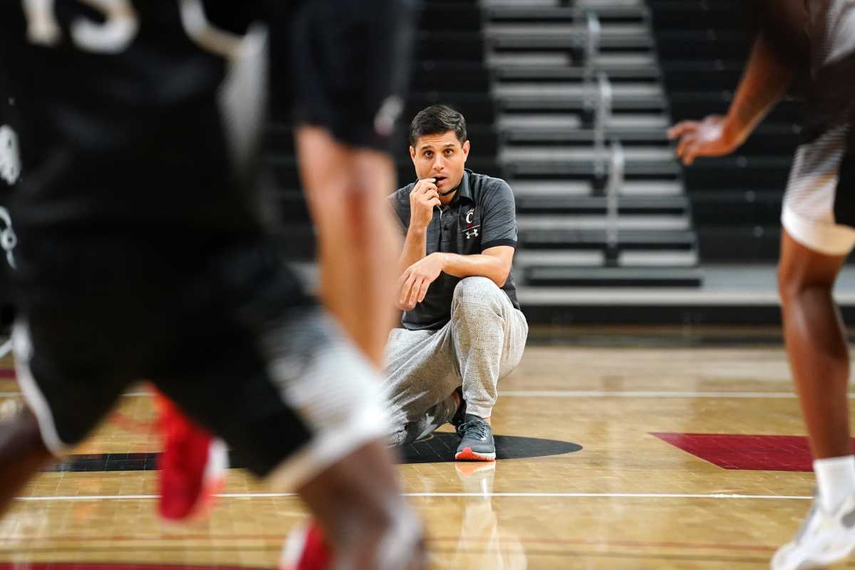 Look: UC Men's Basketball Reveals New Jordan Uniforms - All Bearcats