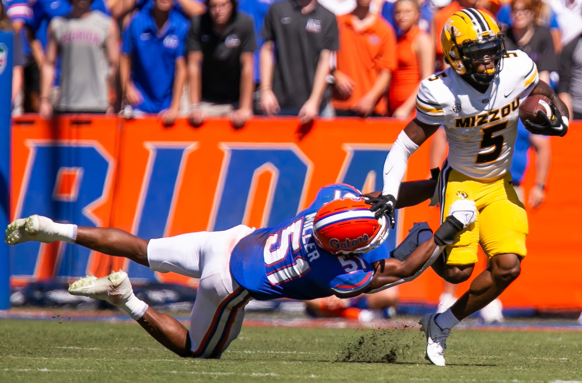 Stout Defense Strong Run Game Missouri Tigers Tied With Florida Gators 10 10 At Halftime 