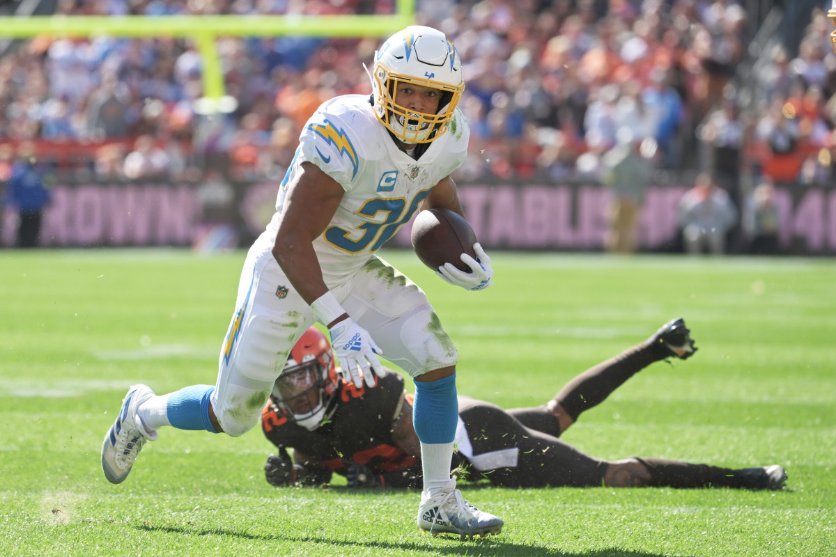 Browns Halt Their Streak of Futility by Outlasting the Chargers