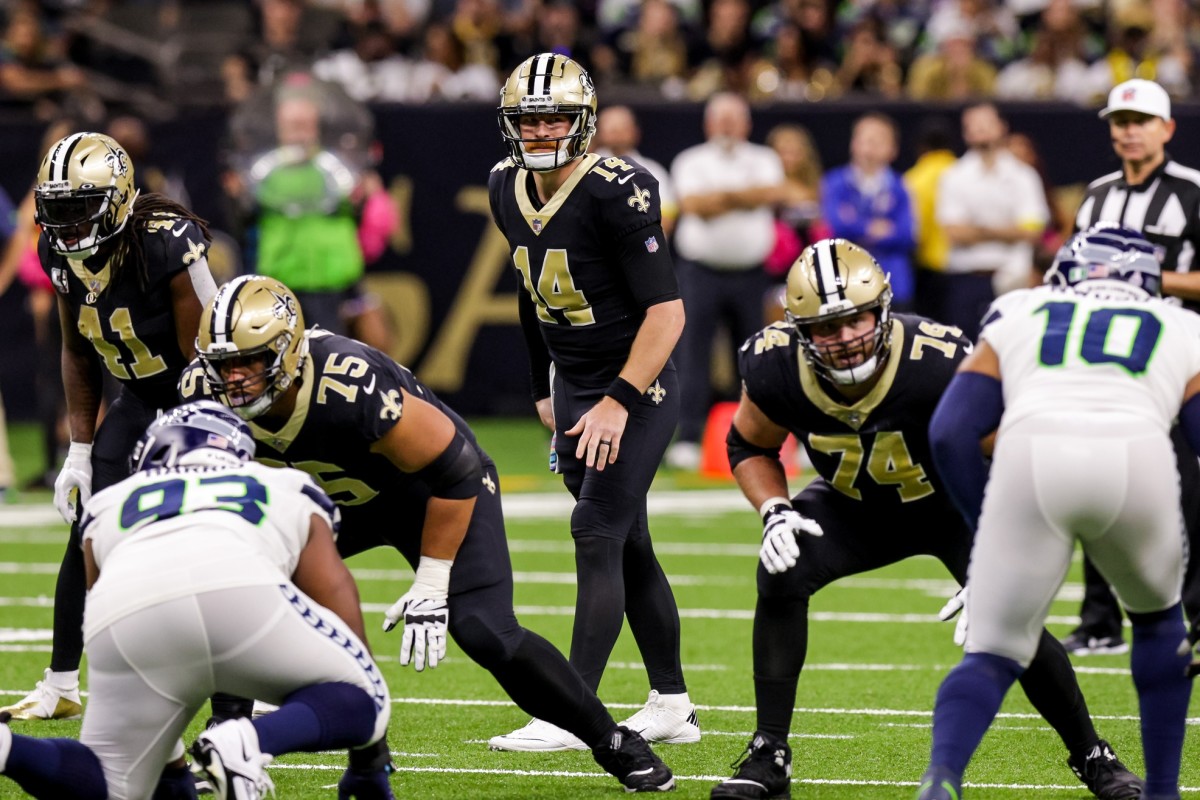 The Seattle Seahawks huddle during an NFL football game against the New  Orleans Saints in New Orleans, Sunday, Oct. 9, 2022. The Saints won 39-32.  (AP Photo/Gerald Herbert Stock Photo - Alamy